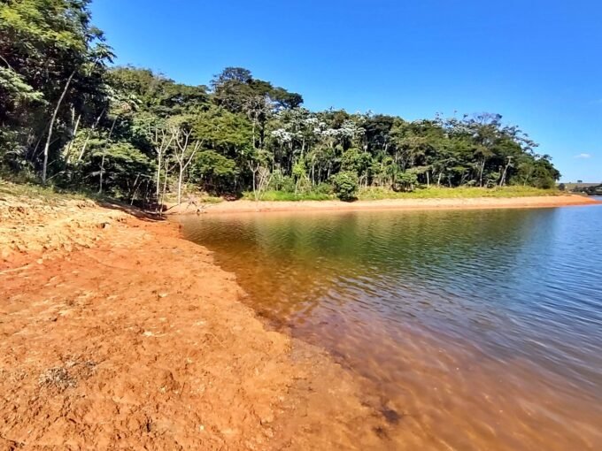 Terreno pé na água 4.739m²