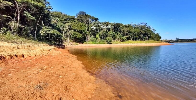 Terreno pé na água 4.739m²