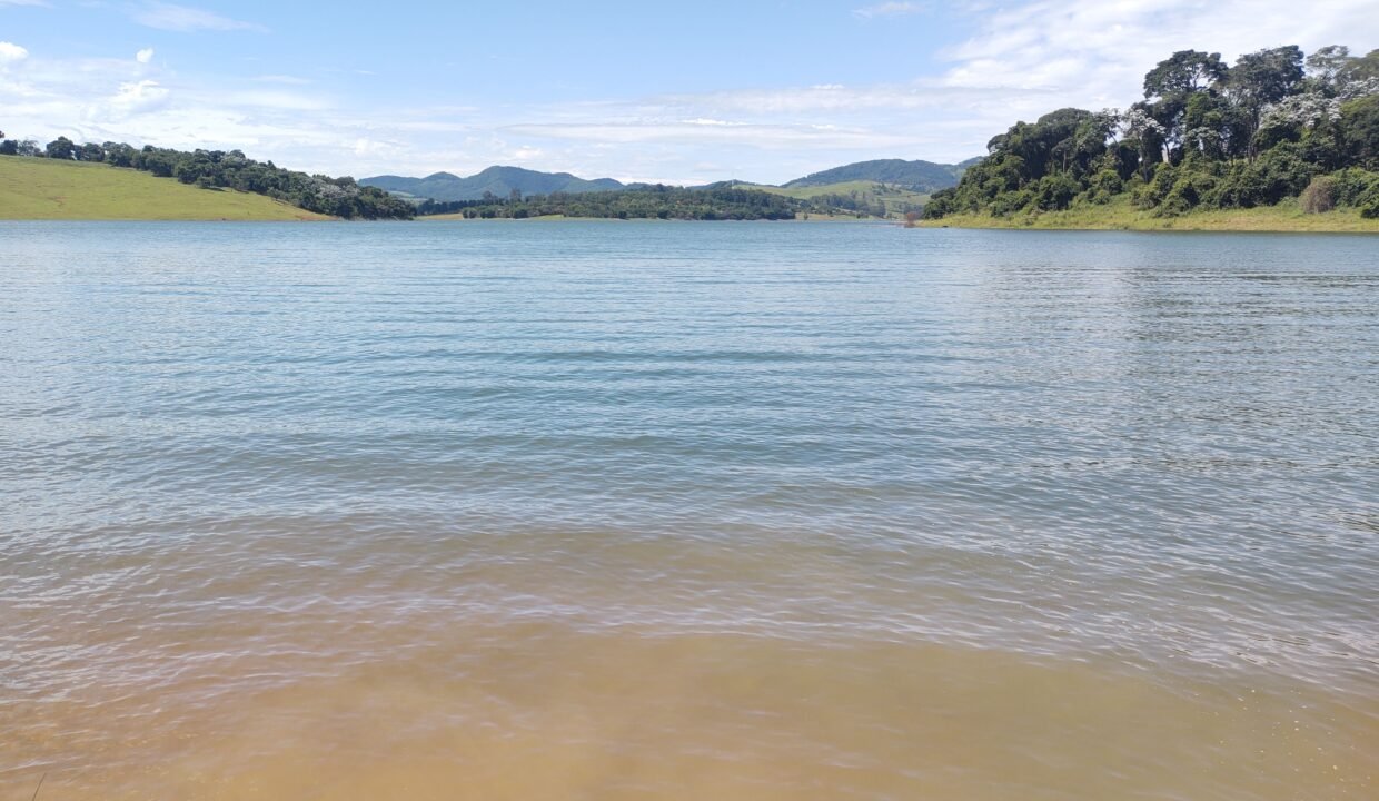 Terreno a venda represa jaguari Joanópolis SP pé na água acesso direto a água (10)