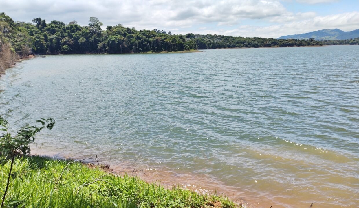 Terreno pé na água 4.600m² represa jaguari joanópolis SP interior são paulo (1)