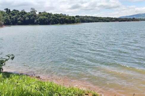 Terreno pé na água 4.600m²