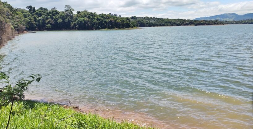 Terreno pé na água 4.600m²