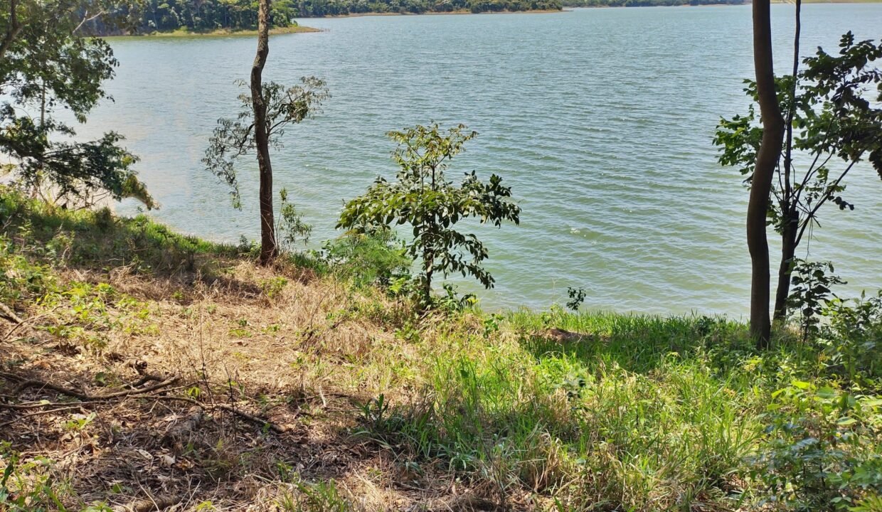 Terreno pé na água 4.600m² represa jaguari joanópolis SP interior são paulo (2)