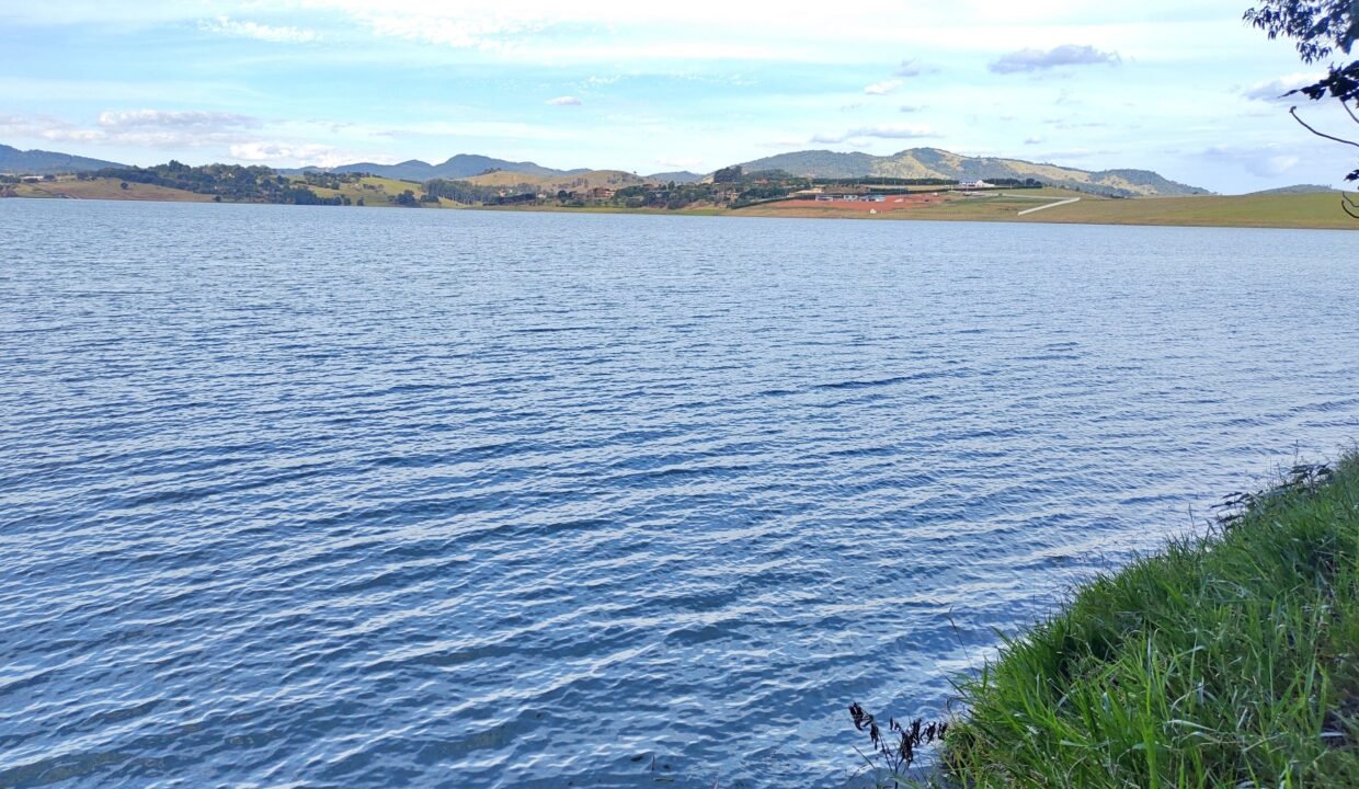 Terreno pé na água 4.600m² represa jaguari joanópolis SP interior são paulo (3)