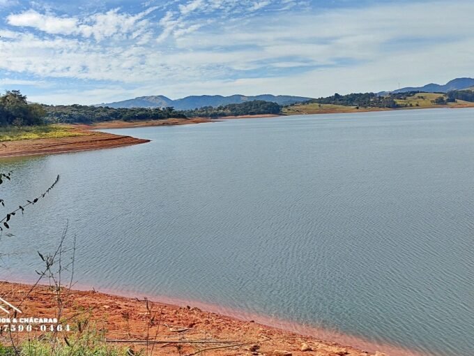 Terreno 960m² pé na água