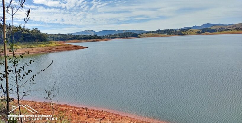 Terreno 960m² pé na água