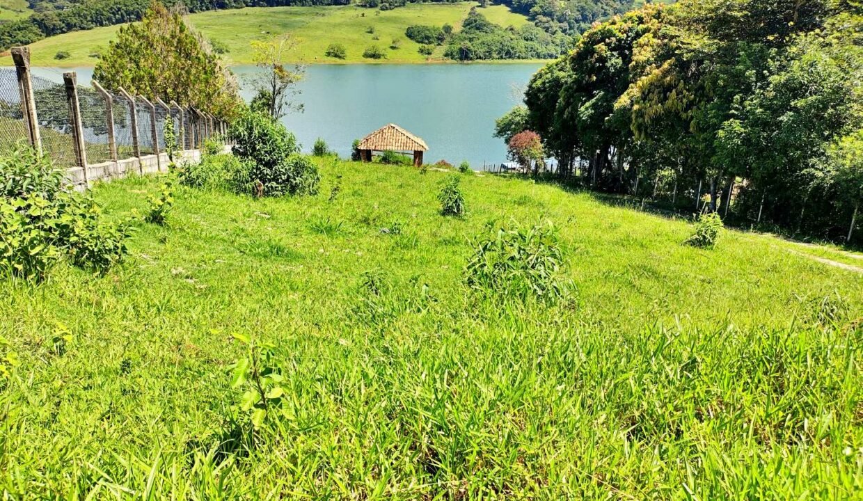 Terreno 3.000m² frente represa pé na água a venda represa joanópolis região de bragamça pta. piracaia interior de SP (1)